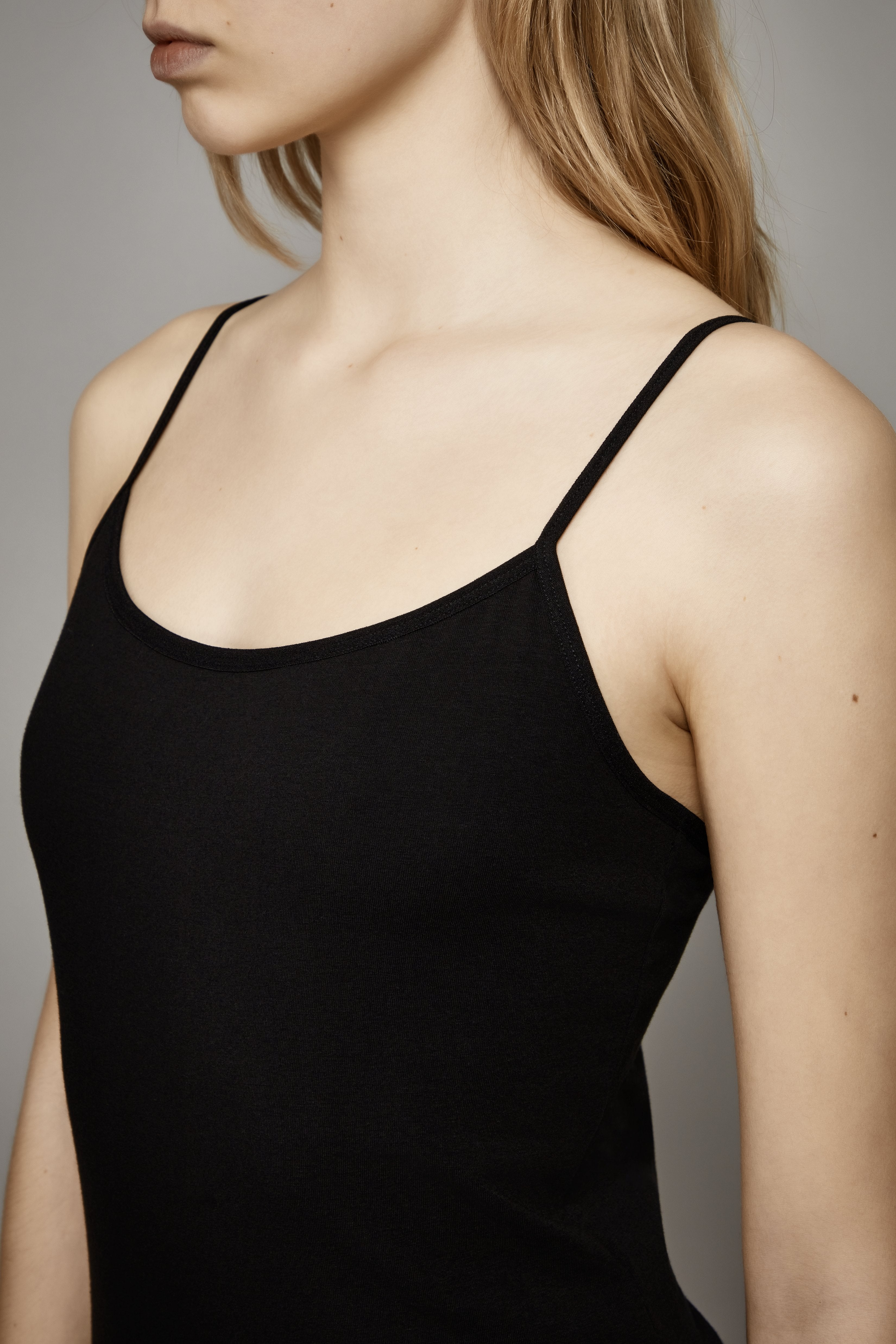 LOOKS Spaghetti Top Damen schwarz - Frau Socke