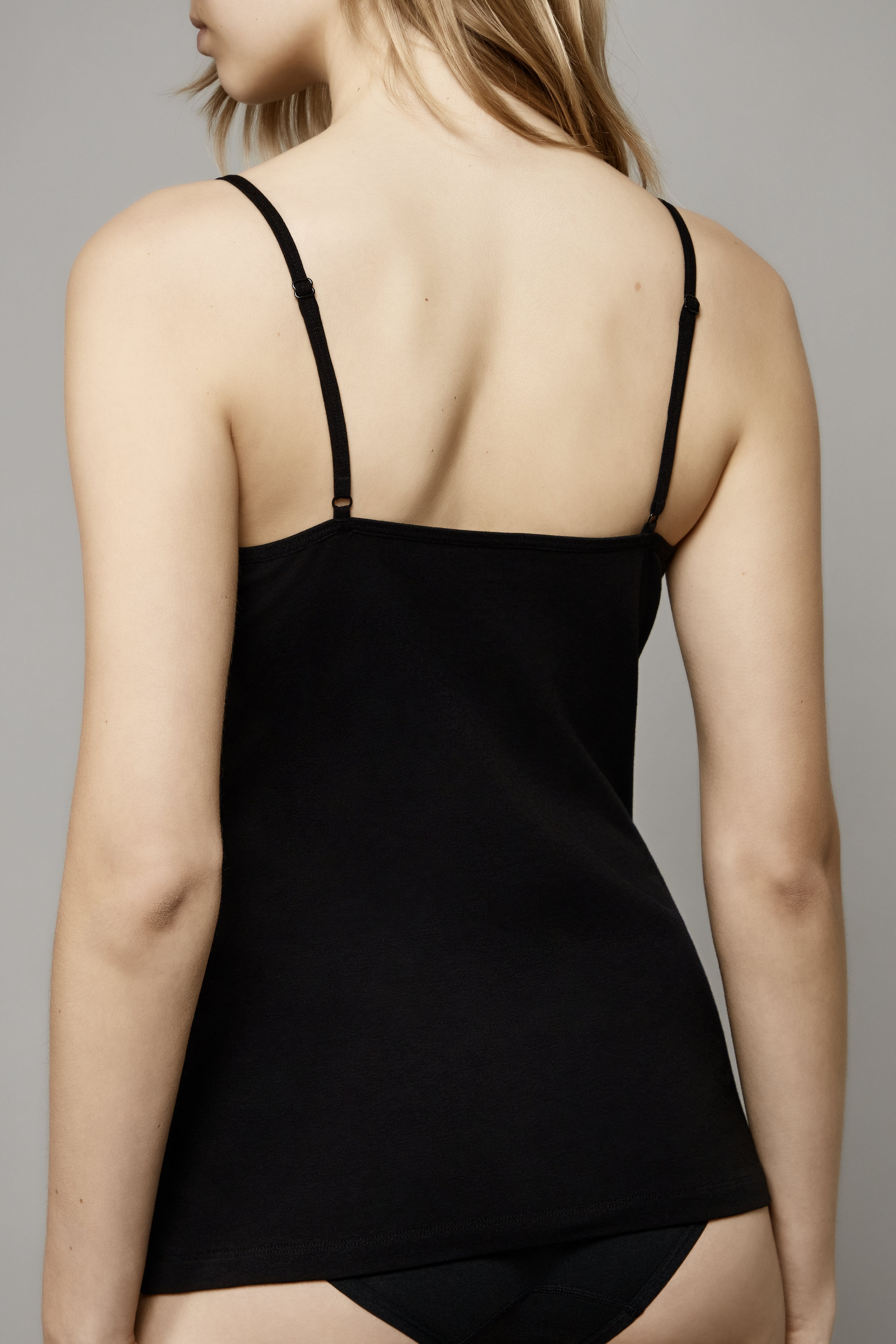 LOOKS Spaghetti Top Damen schwarz - Frau Socke